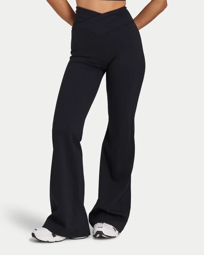 Essential Flared Leggings für Damen Essential Flared Leggings für Damen