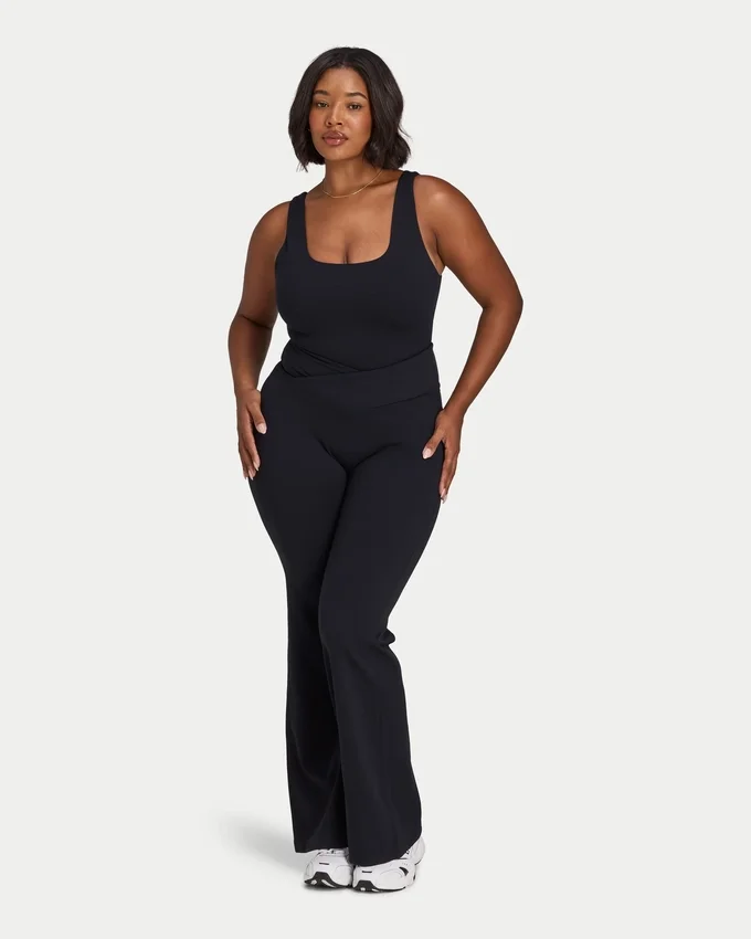 Essential Flared Leggings für Damen Essential Flared Leggings für Damen