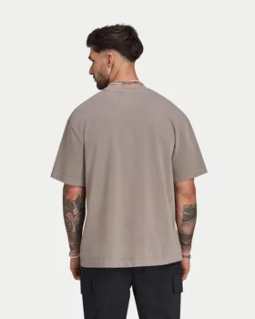 Herren-Signature-T-Shirt in charakteristischer Washed-Optik und Oversize-Passform