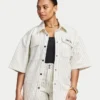 Kurzärmeliges Denim-Shirt für Damen in Shorts Kurzärmeliges Denim-Shirt für Damen in Shorts