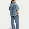 Kurzärmeliges Denim-Shirt für Damen in Shorts Kurzärmeliges Denim-Shirt für Damen in Shorts