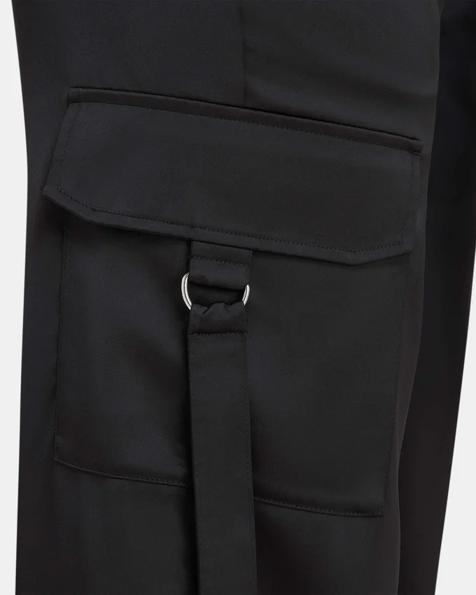 Maßgeschneiderte Cargohose für Damen Maßgeschneiderte Cargohose für Damen