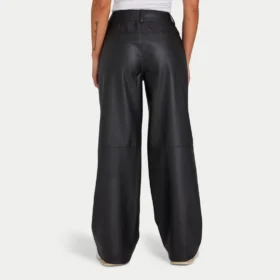 Rewear Damenhose aus Kunstleder mit weitem Bein – schwarz